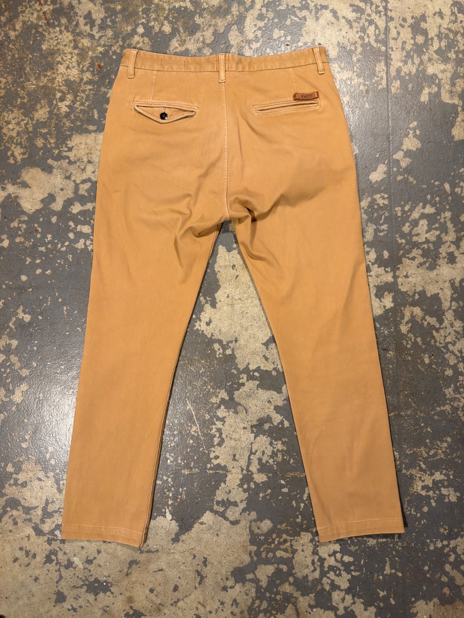 Kato Axe Chinos